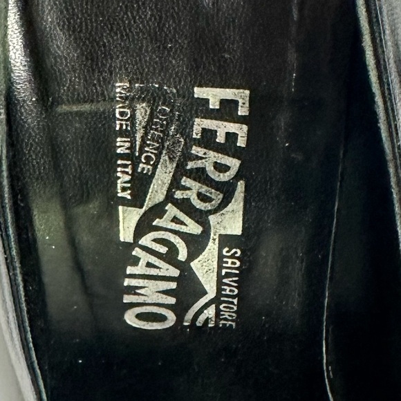 VINTAGE Salvatore Farragamo leather heels size 7 - Picture 2 of 5
